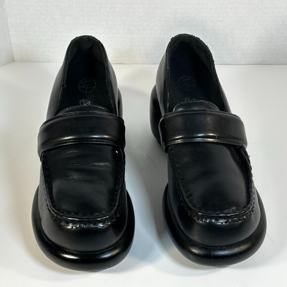 WOMEN'S SIZE 9 SLIP ON SHOES - Picture 2 of 16